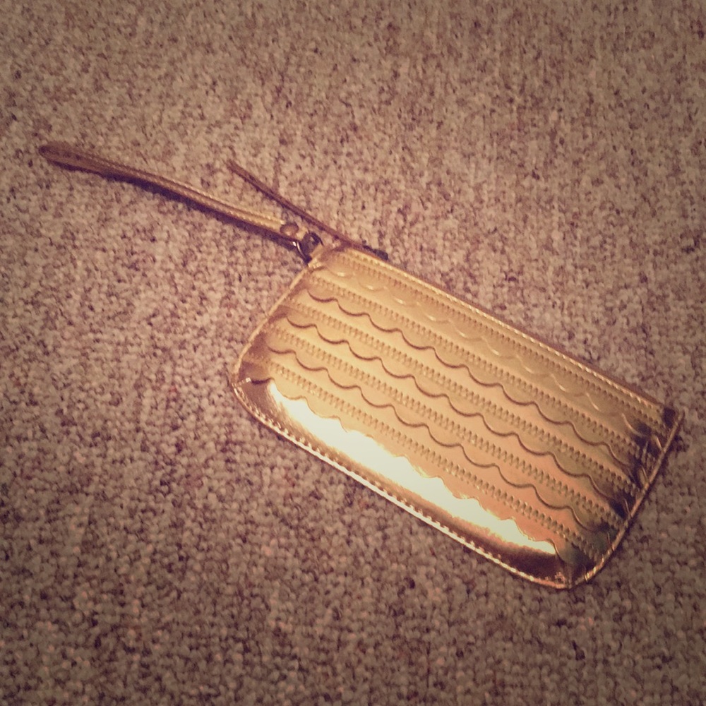 NWOT Adorable relic gold clutch/wristlet